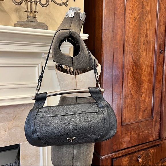 Prada Black Leather Silver Metal Top Handle Bar 2 in 1 Shoulder Bag to Clutch - Picture 1 of 17